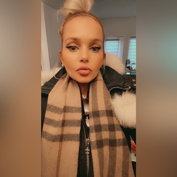 THE BURBERRY CHECK CASHMERE SCARF: Well loved. Authenticated with proof. - Picture 1 of 7